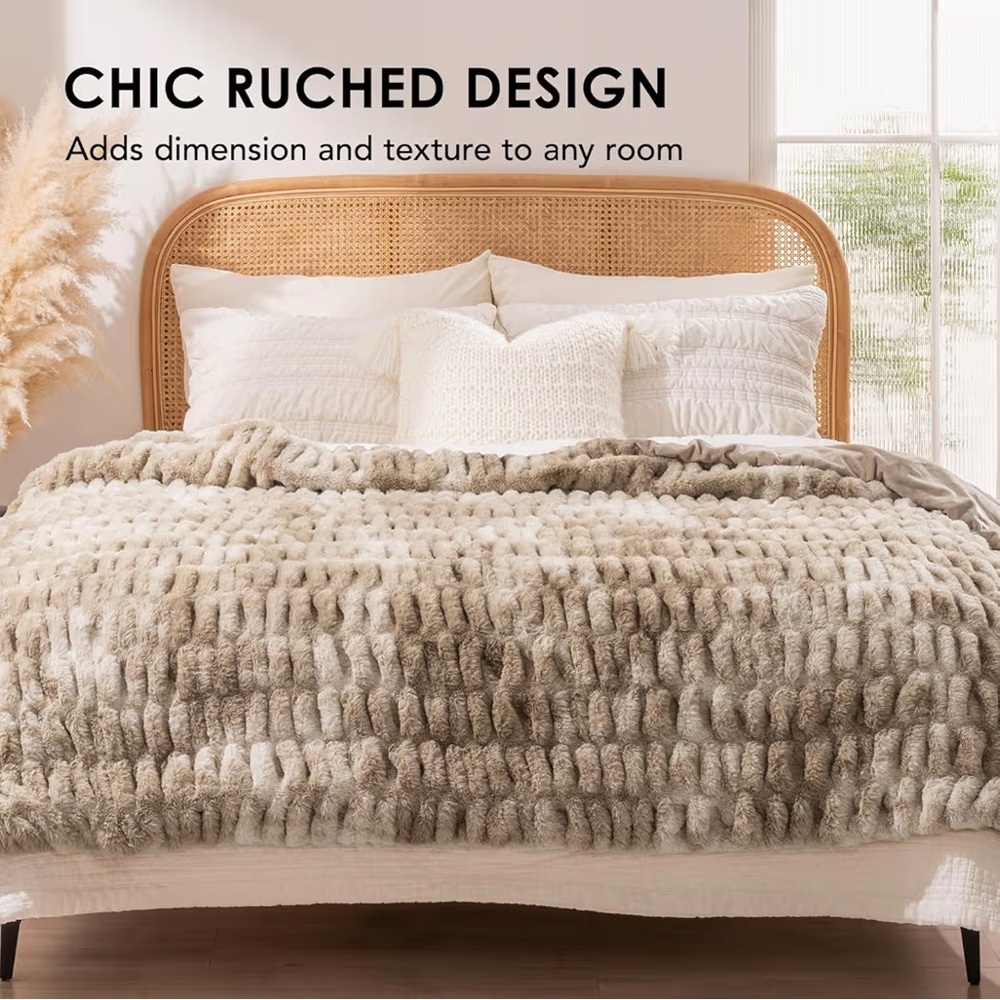 EVERGRACE Faux Rabbit Fur Throw Blanket 60x80 Beige Plush Reversible Velvet